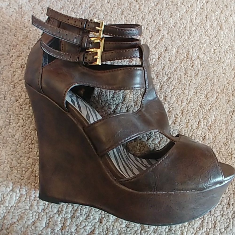 Shoe